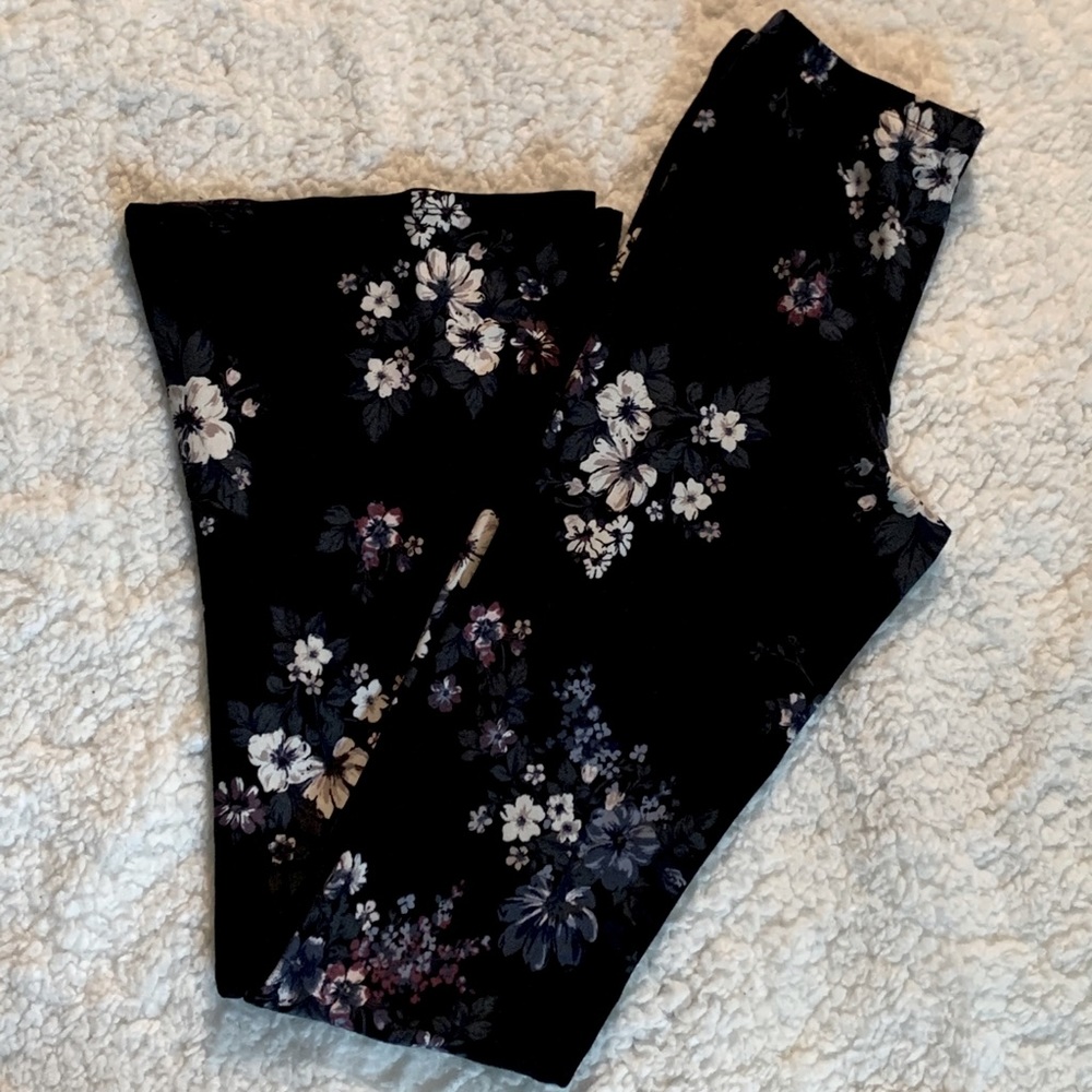 Black bell bottom leggings!